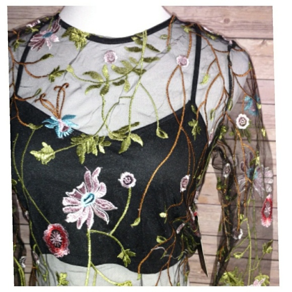 🔹Floral Mesh Top🔹 - Picture 3 of 6